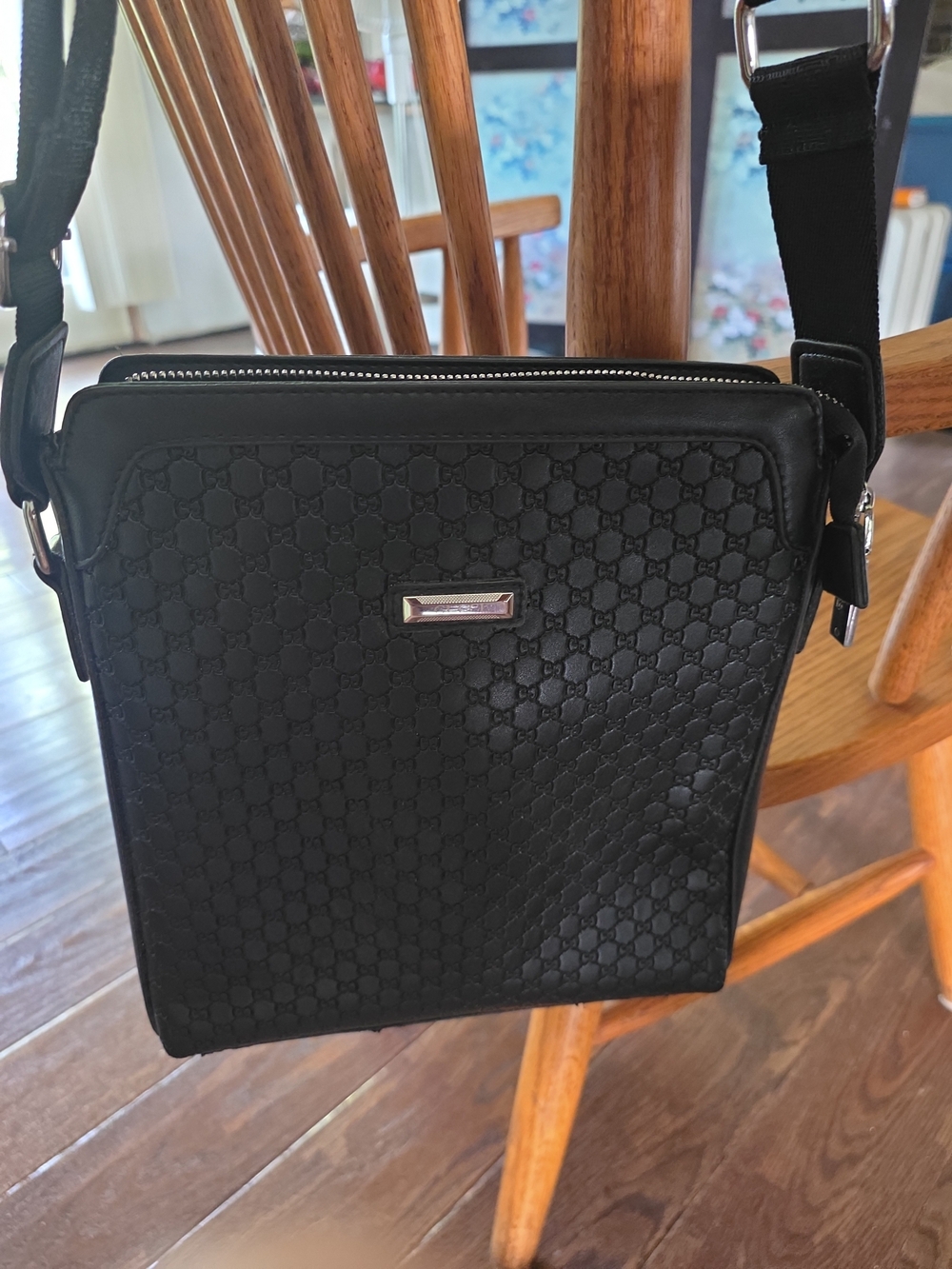 Gucci Black Embossed Leather Crossbody Bag EUC Messenger Adj Strap Italy Silver